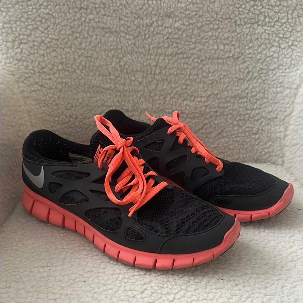 Nike Black and Pink Athletic Shoes with Flexible Design